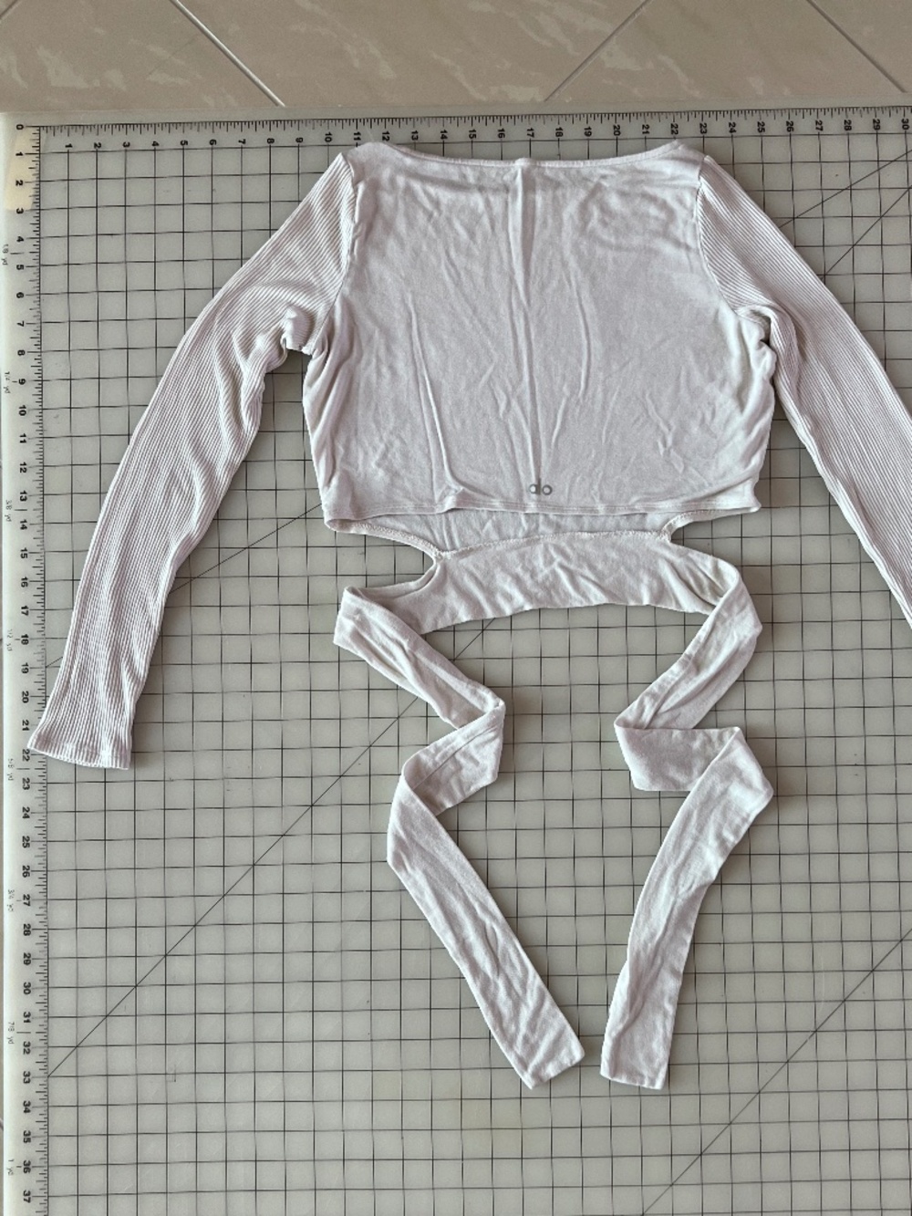 #2934 Alo Yoga Barre Long-Sleeve Tie-Waist Crop Top Cream Large